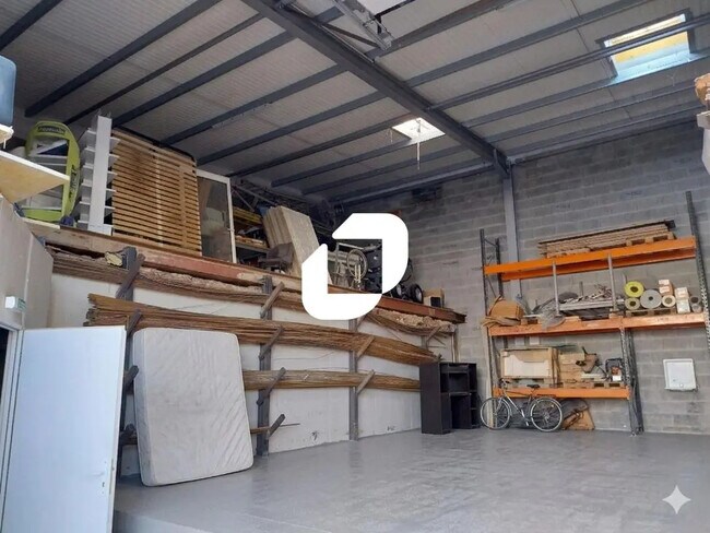 Plus de détails pour Bureau, Local d'activités à louer