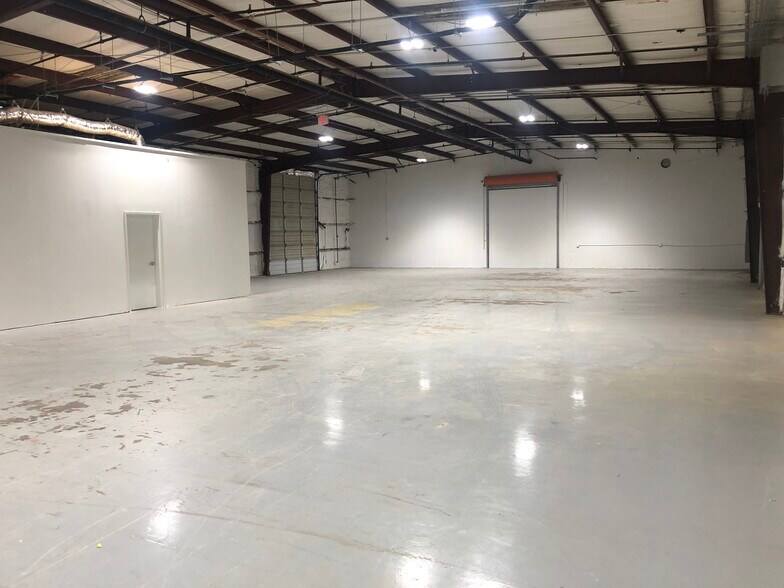 901-923 Cornwall Rd, Sanford, FL à louer - Photo de l’immeuble – Image 3 sur 4