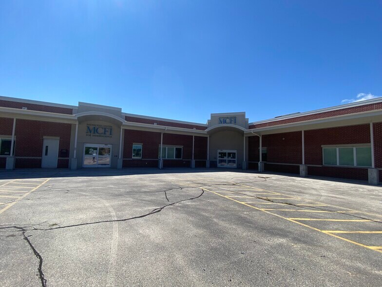 3333 S Howell Ave, Milwaukee, WI à vendre - Photo de l’immeuble – Image 1 sur 18