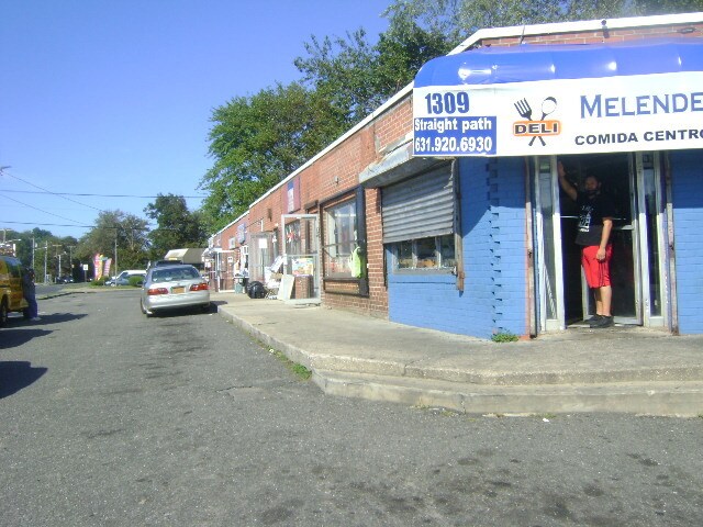 1309-1323 Straight Path, Wyandanch, NY à louer Photo principale– Image 1 sur 14