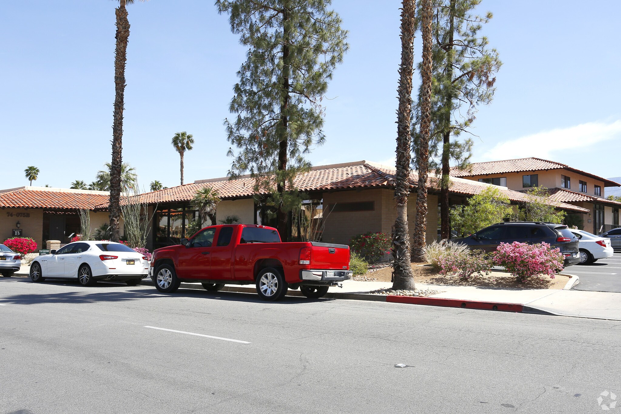 74075 El Paseo Dr, Palm Desert, CA à vendre Photo principale– Image 1 sur 4