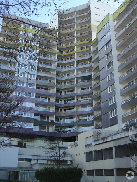 4 Rue Salvador Allende, Nanterre à louer - Photo de l’immeuble – Image 3 sur 4