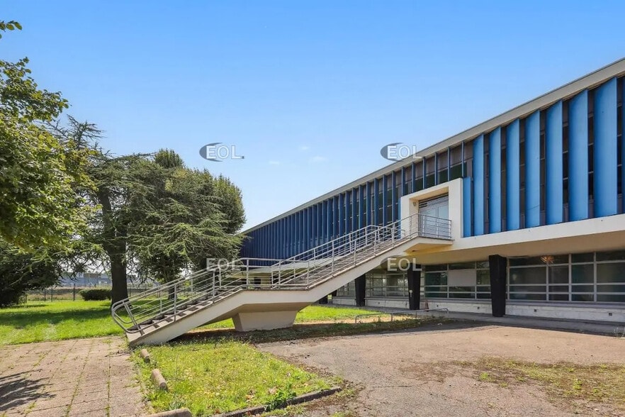 Local d’activités dans Alfortville à louer - Photo de l’immeuble – Image 3 sur 13