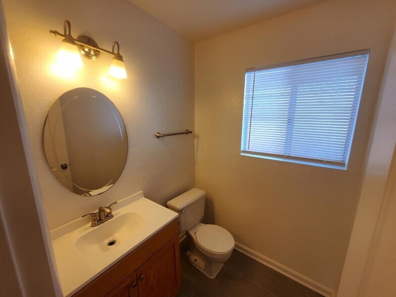 631 Hillside Ter, Vista, CA à vendre - Photo de l’immeuble – Image 3 sur 6