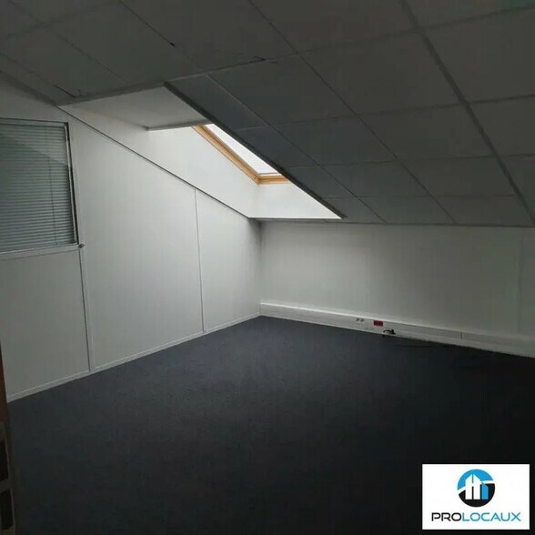 Bureau dans Eybens à louer - Photo de l’immeuble – Image 3 sur 5