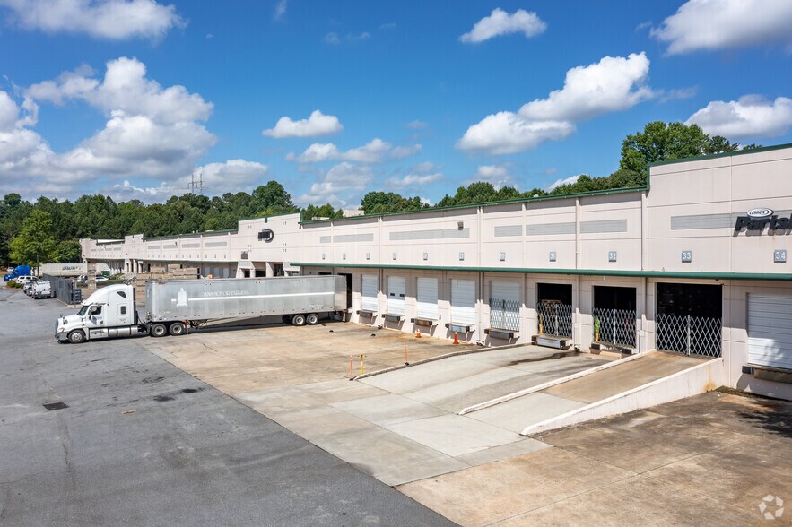 5065 Buford Hwy, Peachtree Corners, GA à louer - Photo principale – Image 1 sur 6