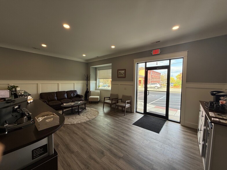 306 N Bridge St, Bedford, VA à louer - Photo intérieure – Image 3 sur 8