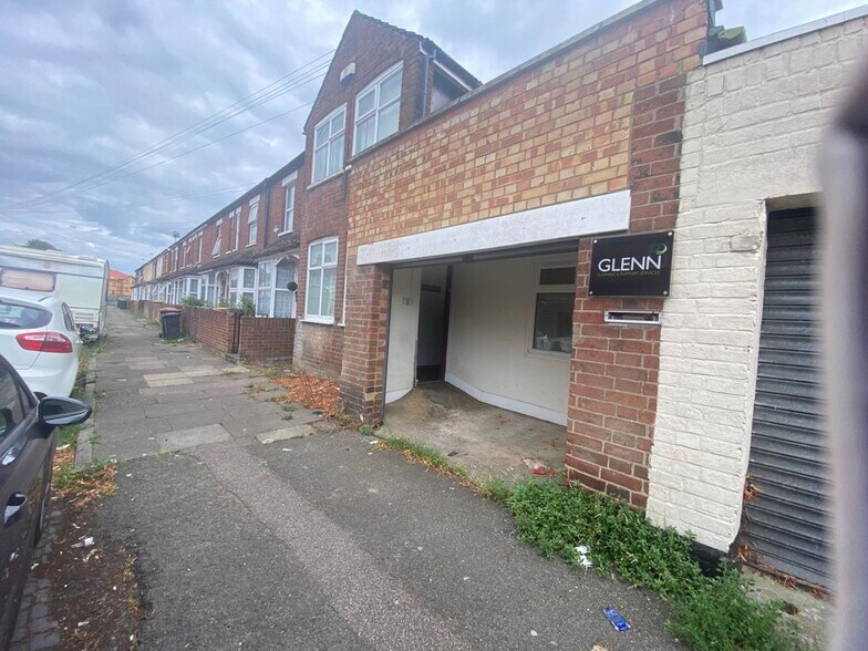 1A Firbank Rd, Bedford à louer - Photo de l’immeuble – Image 2 sur 2