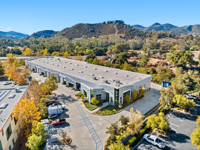 1291 Pacific Oaks Pl, Escondido, CA à louer - Photo de l’immeuble – Image 3 sur 3