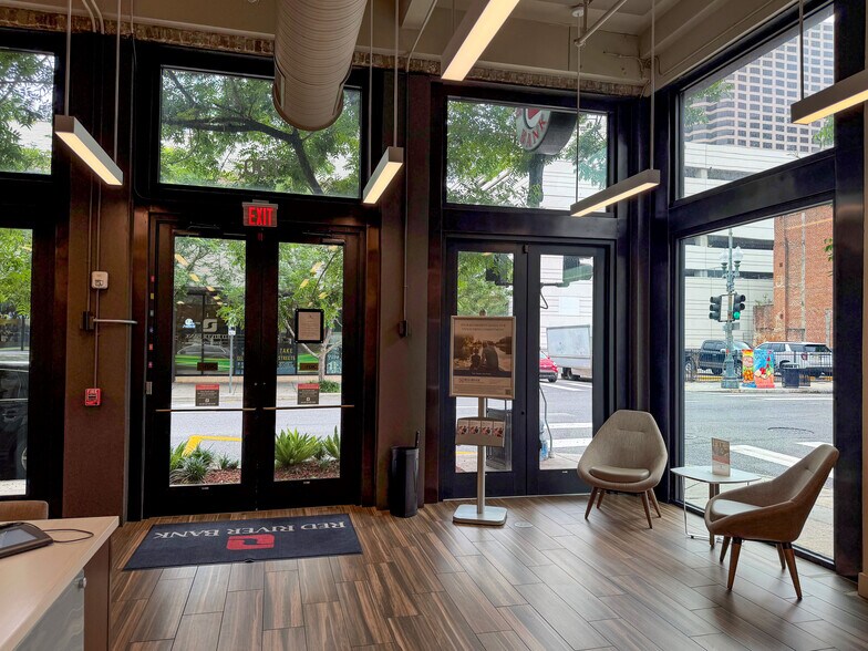 700 Baronne St, New Orleans, LA à louer - Hall d’entrée – Image 2 sur 5