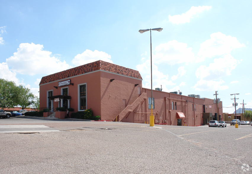 5411 N Mesa St, El Paso, TX à louer - Photo de l’immeuble – Image 2 sur 3