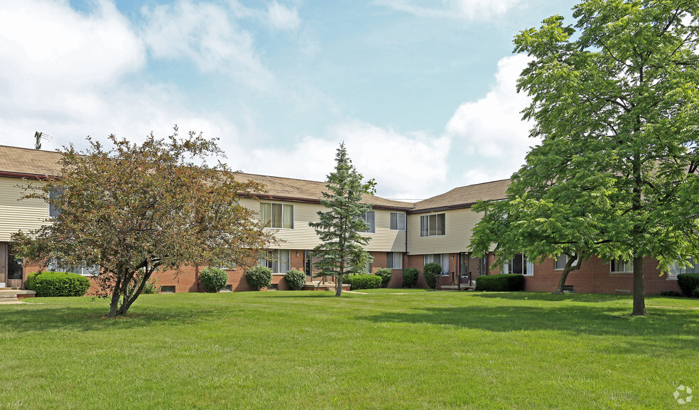 55 Suzanne Dr, Lapeer, MI à vendre - Photo de l’immeuble – Image 2 sur 41