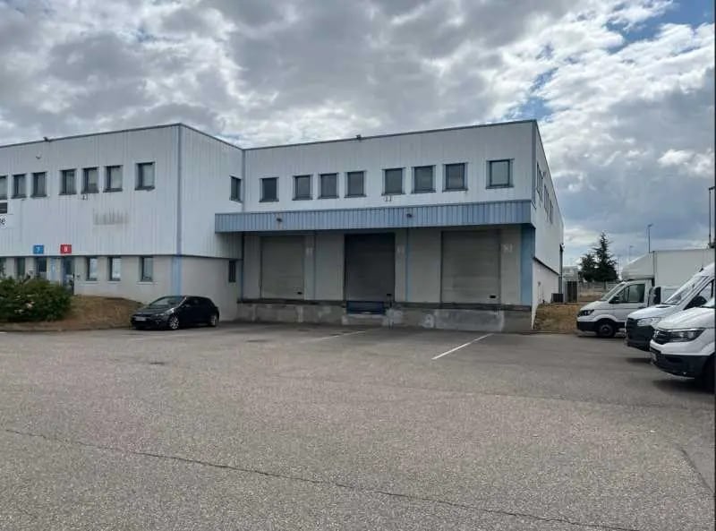 66 Avenue Des Freres Montgolfier, Genas à louer Photo de l’immeuble– Image 1 sur 12