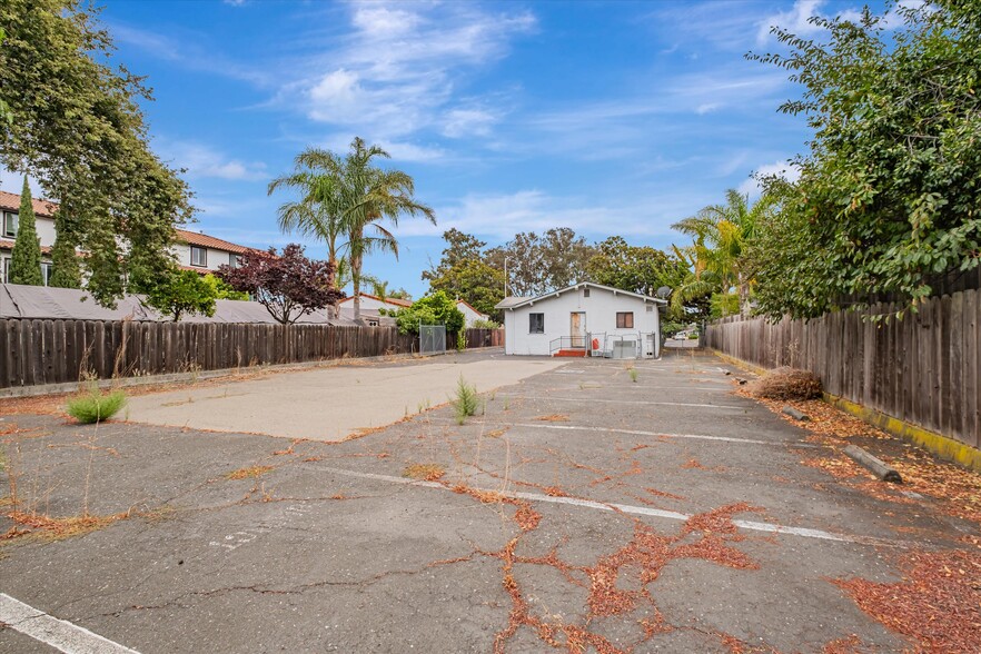6275 Thornton Ave, Newark, CA à vendre - Photo de l’immeuble – Image 3 sur 13