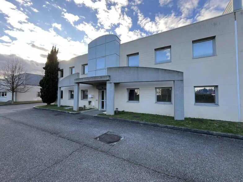 36 Rue Champ Dolin, Saint-Priest à louer - Photo de l’immeuble – Image 2 sur 18