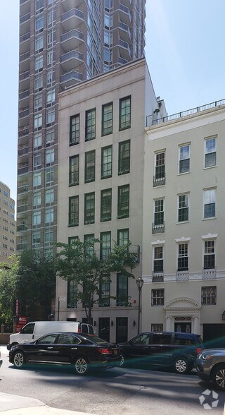 184 E 64th St, New York, NY à vendre - Photo de l’immeuble – Image 2 sur 8