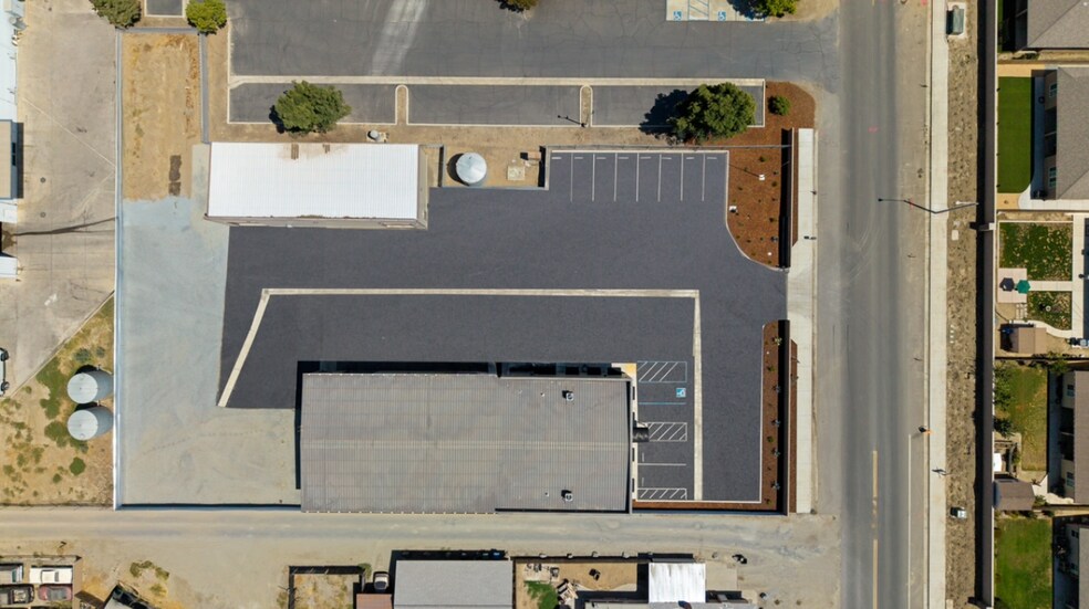2144 E Pacific Ave, Tulare, CA à louer - Photo de l’immeuble – Image 2 sur 12