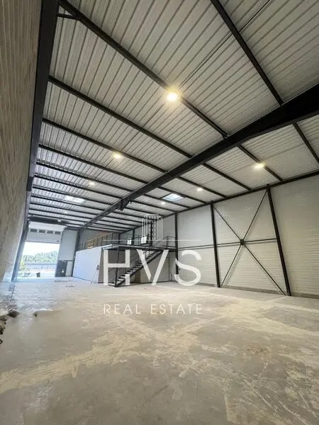 Plus de détails pour Local d'activités à louer