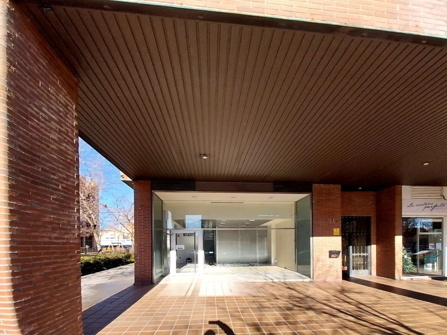 Local commercial dans Madrid, Madrid à louer Photo intérieure– Image 1 sur 17