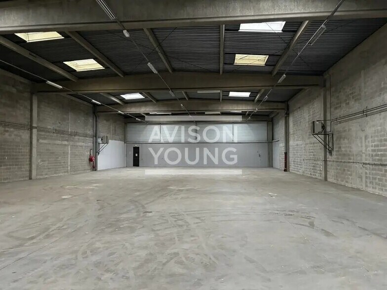 Local d’activités dans L'HAY-LES-ROSES à louer - Photo de l’immeuble – Image 1 sur 6