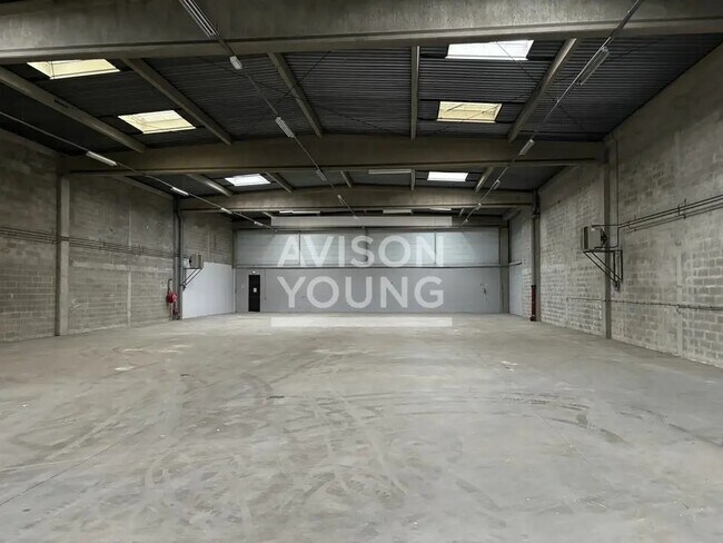 Plus de détails pour Local d'activités à louer