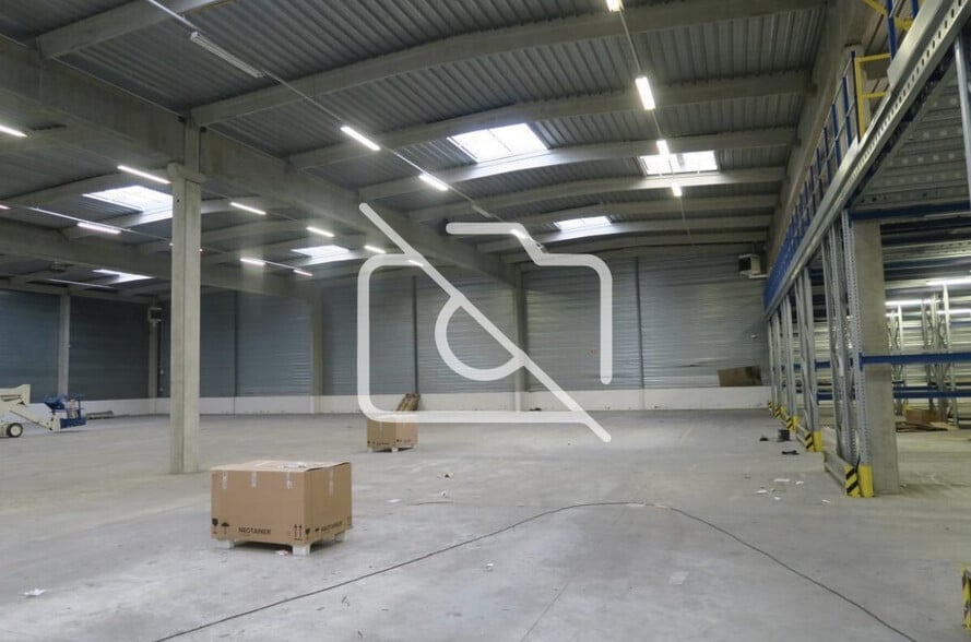 Industriel/Logistique dans Lisses à louer - Photo intérieure – Image 1 sur 4