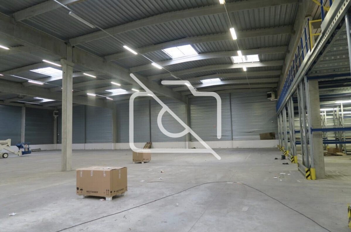 Industriel/Logistique dans Lisses à louer Photo intérieure– Image 1 sur 5