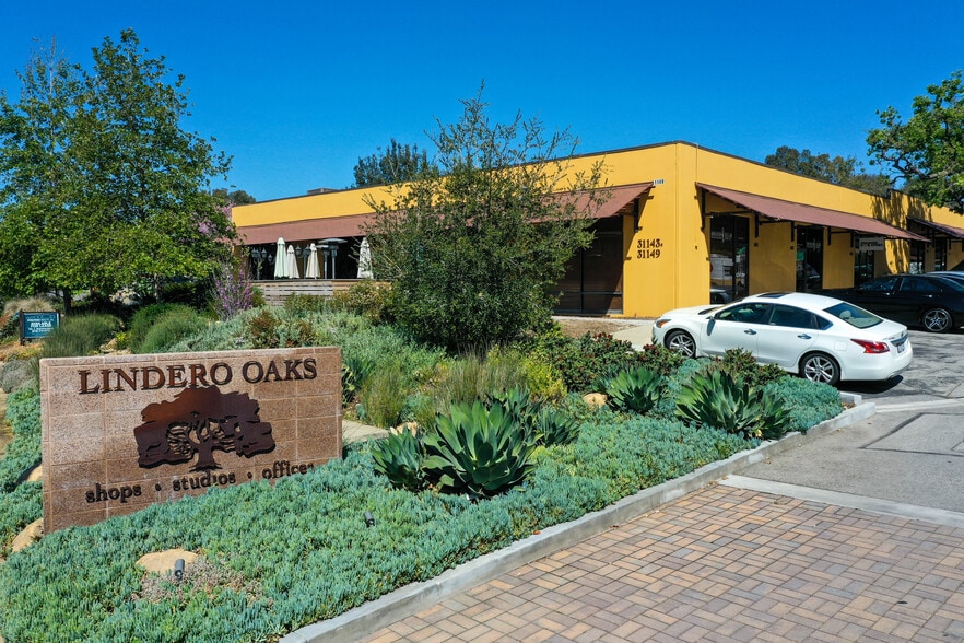 31149 Via Colinas, Westlake Village, CA à louer - Photo de l’immeuble – Image 1 sur 12