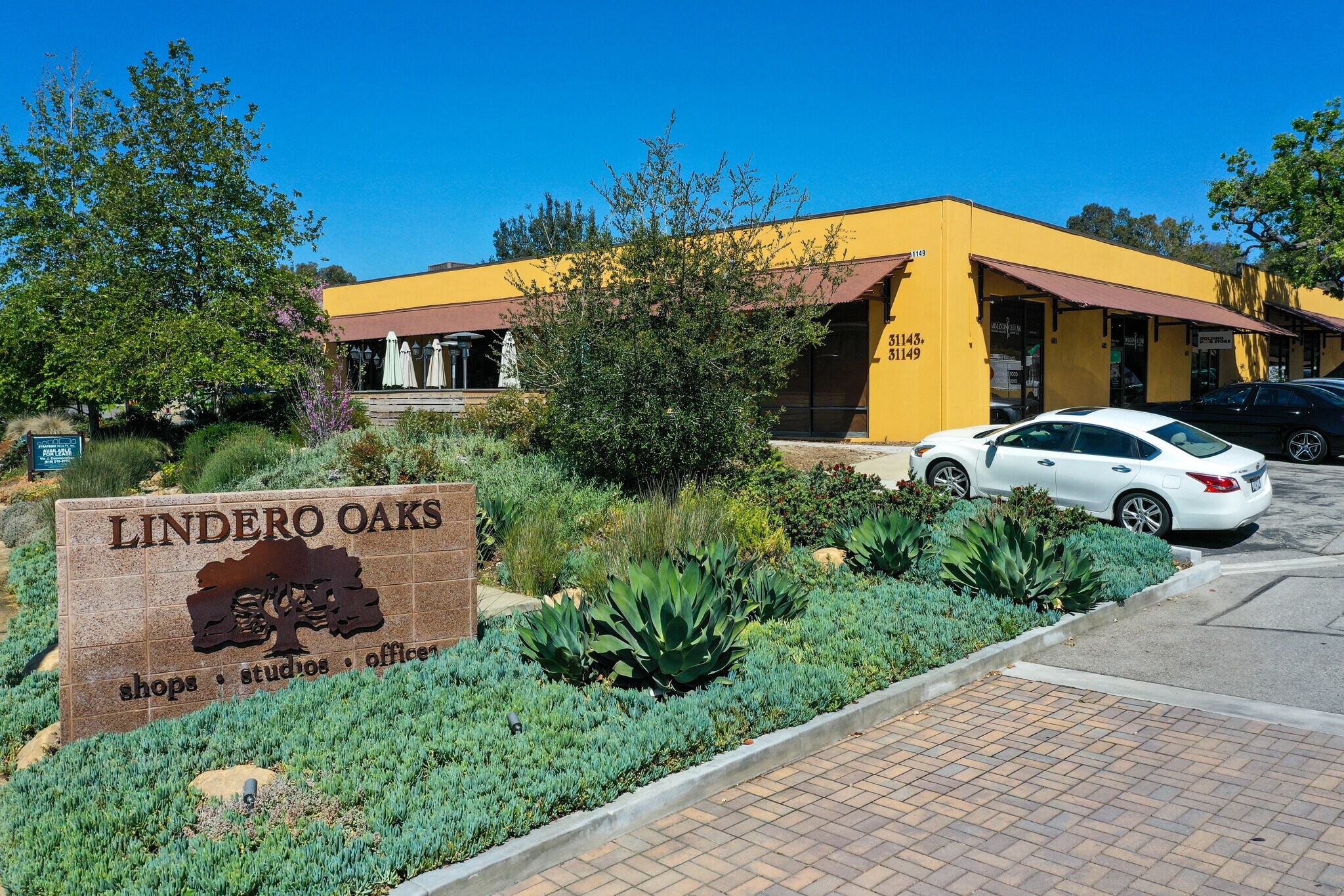 31149 Via Colinas, Westlake Village, CA à louer Photo de l’immeuble– Image 1 sur 13