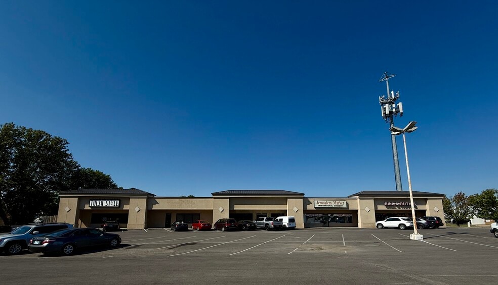 6124 E 51st Pl, Tulsa, OK à louer - Photo de l’immeuble – Image 2 sur 4