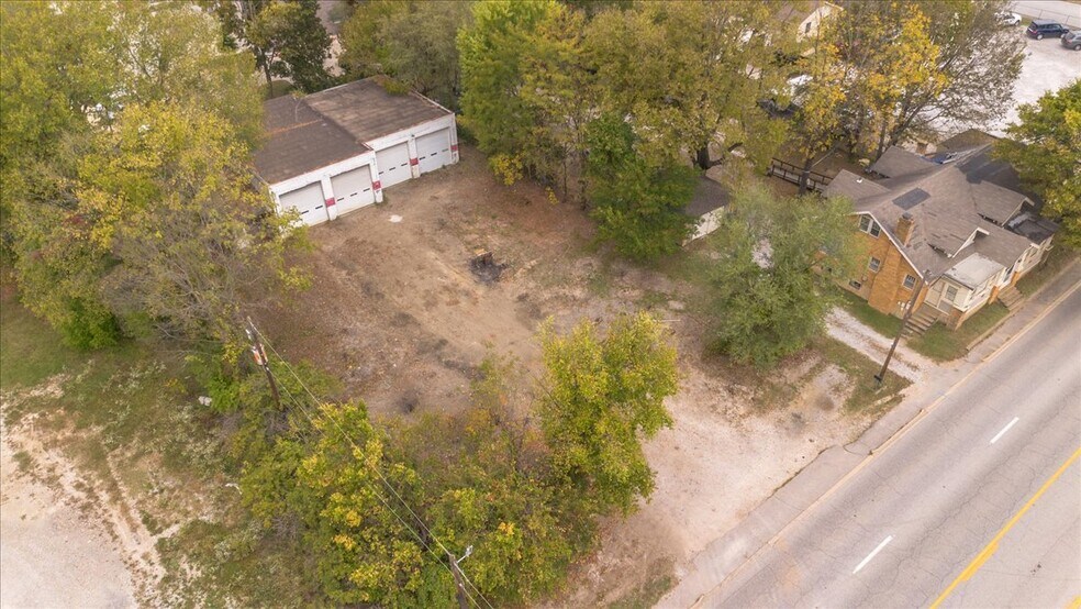 1341 S School Ave, Fayetteville, AR à vendre - Photo de l’immeuble – Image 3 sur 24