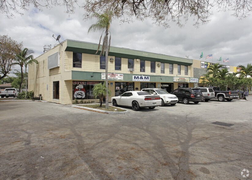 2001 N Dixie Hwy, Pompano Beach, FL à louer - Photo de l’immeuble – Image 1 sur 23