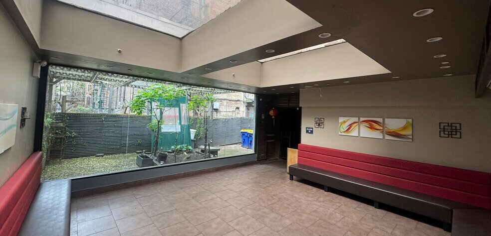 239 W 105th St, New York, NY à louer - Photo de l’immeuble – Image 3 sur 7