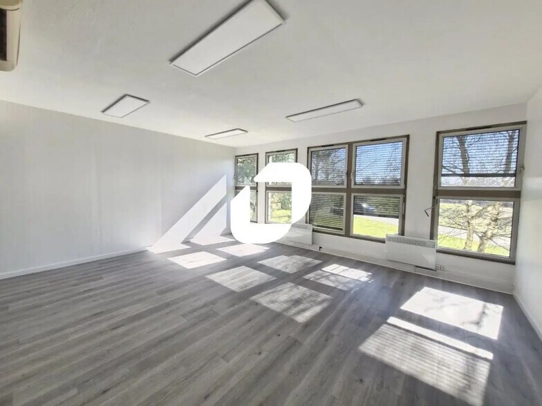 Bureau dans Torcy à louer - Photo de l’immeuble – Image 1 sur 8