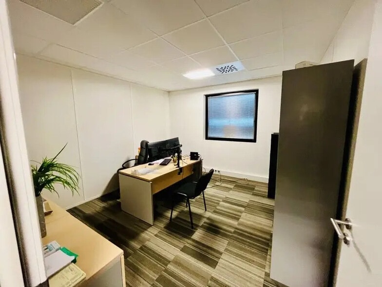 Local commercial dans Artigues-près-Bordeaux à louer - Photo intérieure – Image 2 sur 5