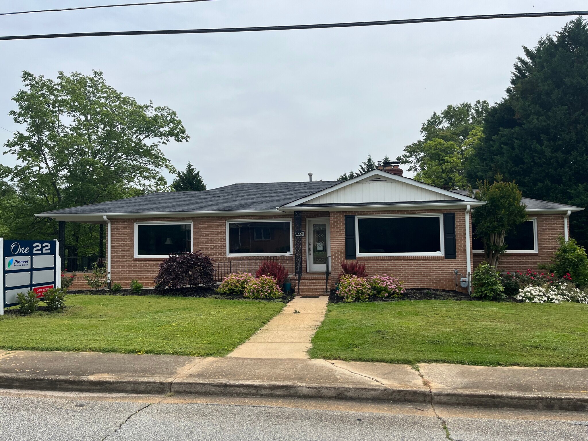 122 Memorial Dr, Greer, SC à louer Photo principale– Image 1 sur 13