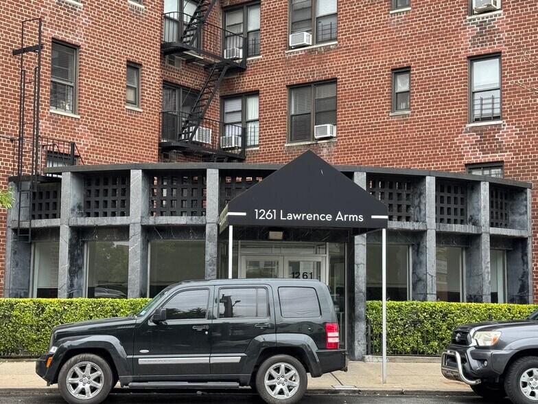 12-60 Central Avenue, Far Rockaway, NY à vendre - Photo de l’immeuble – Image 2 sur 5