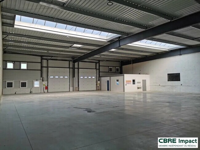 Plus de détails pour 3 Rue Du Chaperon, Cernay-lès-Reims - Local d'activités à louer