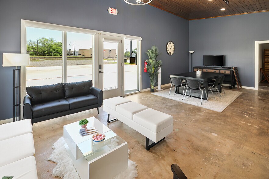 103 W 32nd St, Bryan, TX à louer - Photo intérieure – Image 3 sur 11