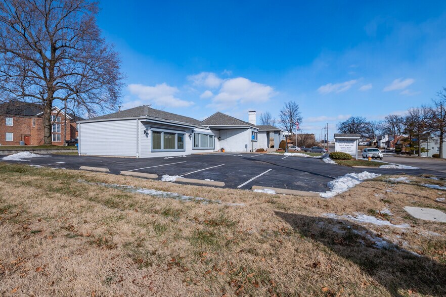 4163 Crescent Dr, Saint Louis, MO à vendre - Photo de l’immeuble – Image 3 sur 33