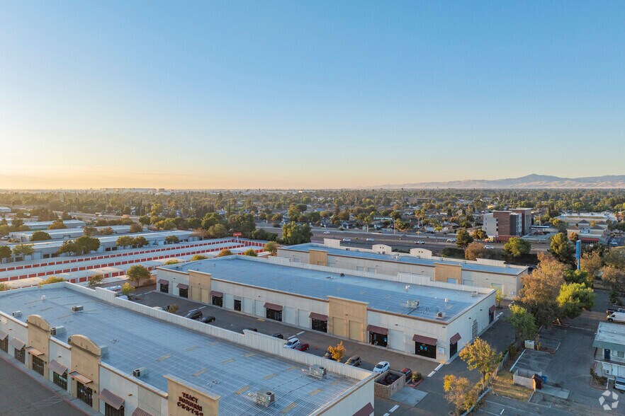 460 W Larch Rd, Tracy, CA à vendre - Aérien – Image 2 sur 10