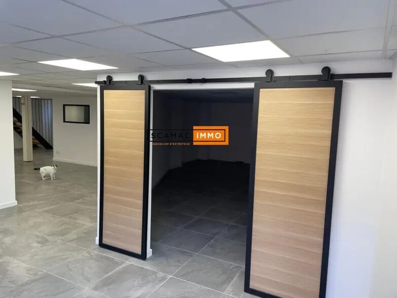 Bureau dans La Crau à louer - Photo intérieure – Image 2 sur 8