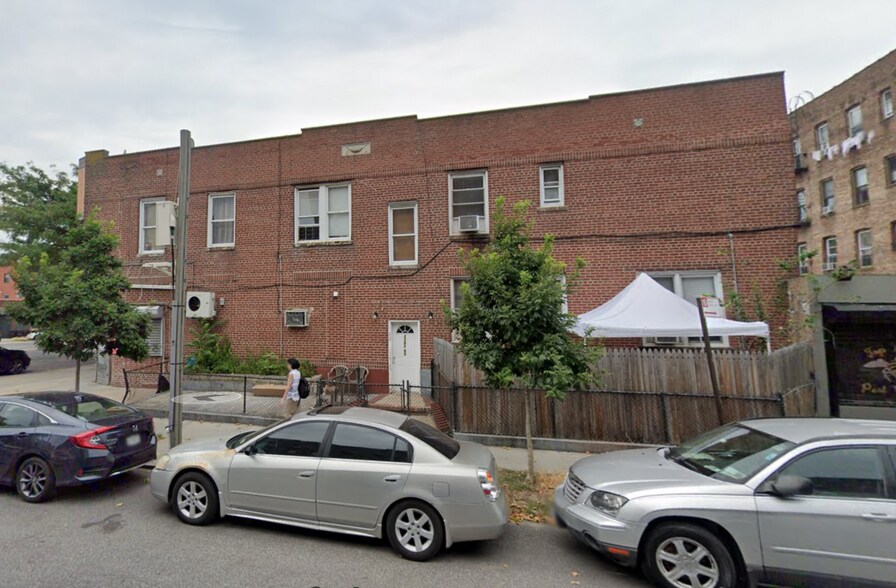 2383 65th St, Brooklyn, NY à vendre - Photo principale – Image 1 sur 2