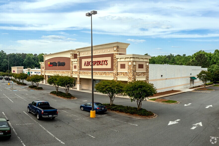 9920-10056 E Independence Blvd, Matthews, NC à louer - Photo de l’immeuble – Image 2 sur 7