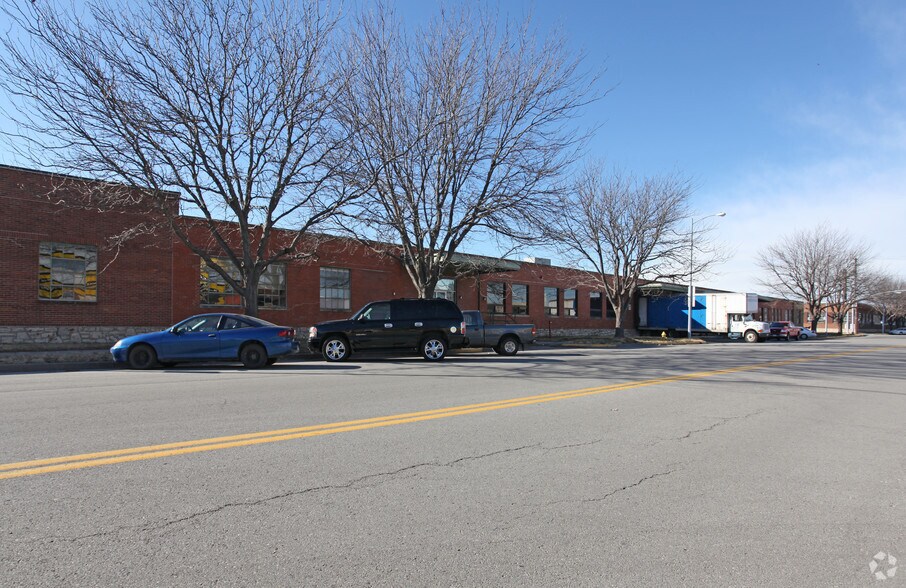 1312-1324 Swift Ave, North Kansas City, MO à louer - Photo de l’immeuble – Image 2 sur 5