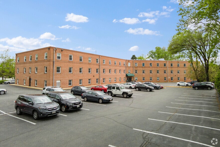 4701 Randolph Rd, Rockville, MD à louer - Photo de l’immeuble – Image 3 sur 28