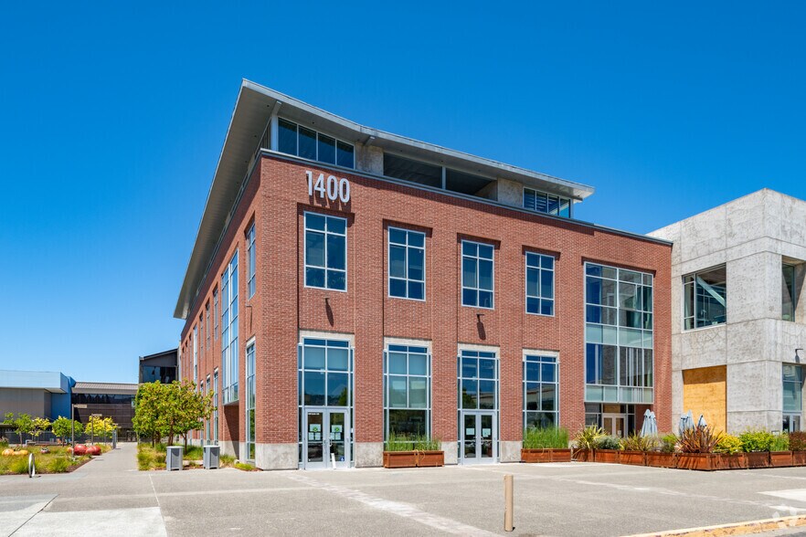 1400 Valley House Dr, Rohnert Park, CA à louer - Photo de l’immeuble – Image 3 sur 25