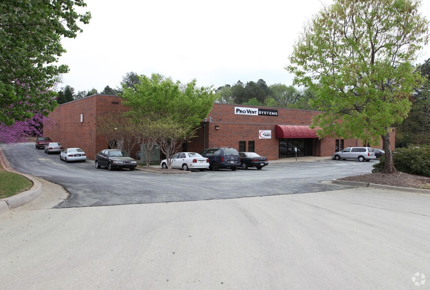 1355 Capital Cir, Lawrenceville, GA à vendre - Photo principale – Image 2 sur 9