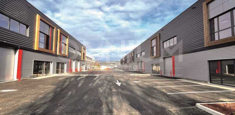Local d’activités dans Saint-Quentin-Fallavier à louer - Photo de l’immeuble – Image 1 sur 5