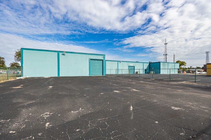 2546-2578 Fowler St, Fort Myers, FL à louer - Photo de l’immeuble – Image 3 sur 73